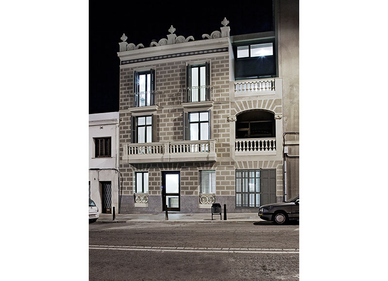 Edifici plurifamiliar entre mitgeres a Sant Feliu de Llobregat. 2007-2009
